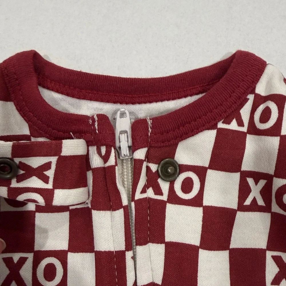 L'ovedbaby crimson XO checker organic zipper footie